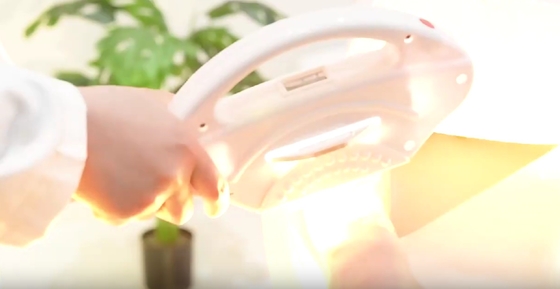 8Máquina de eliminación de vello IPL de pantalla táctil de 4 pulgadas para salón de belleza / salón cosmético